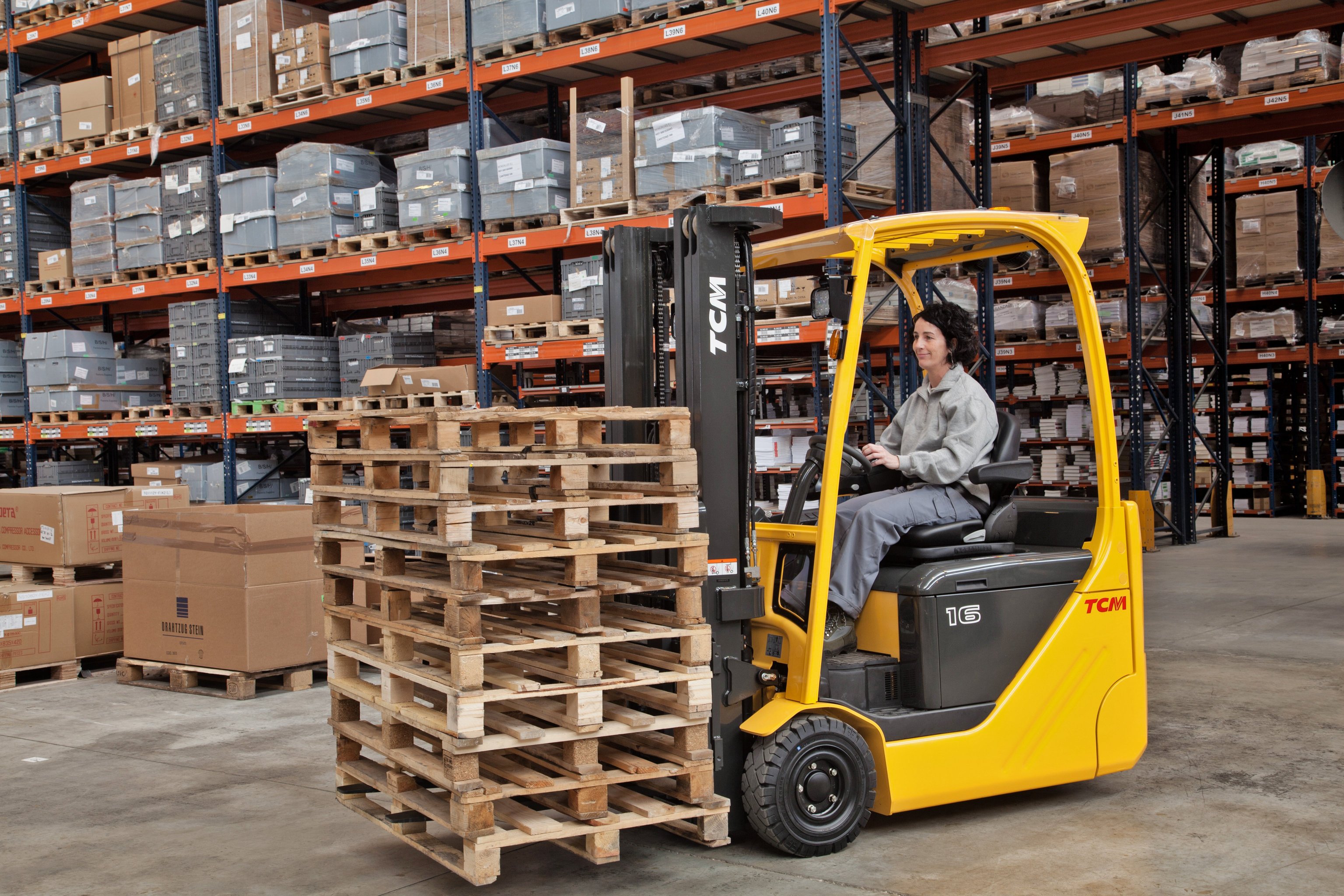 How Electric Counterbalance Trucks Are Changing Warehouse Operations TCM