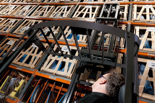 warehouse reach truck