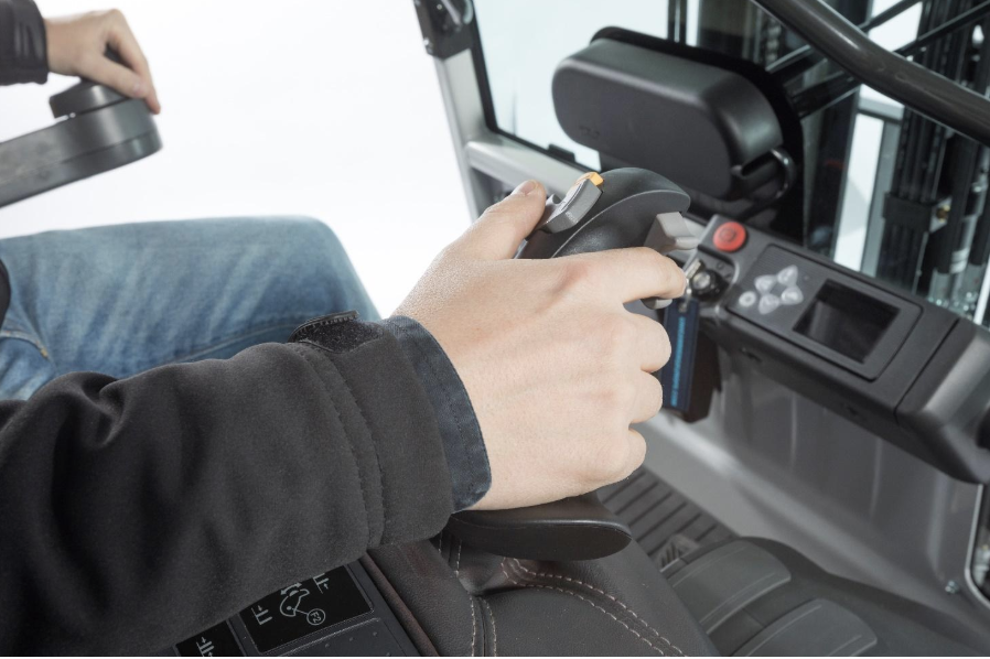 Ergonomic joystick of TCM's electric counterbalance forklift truck