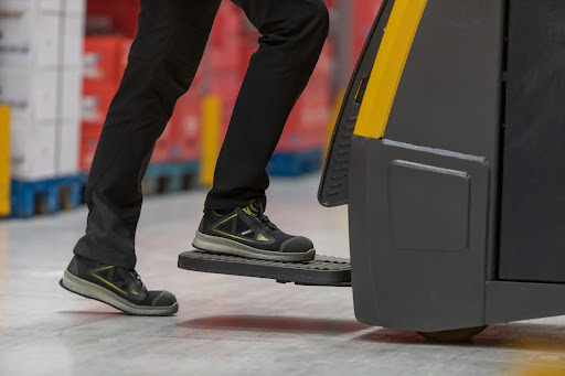 SRS stacker truck step